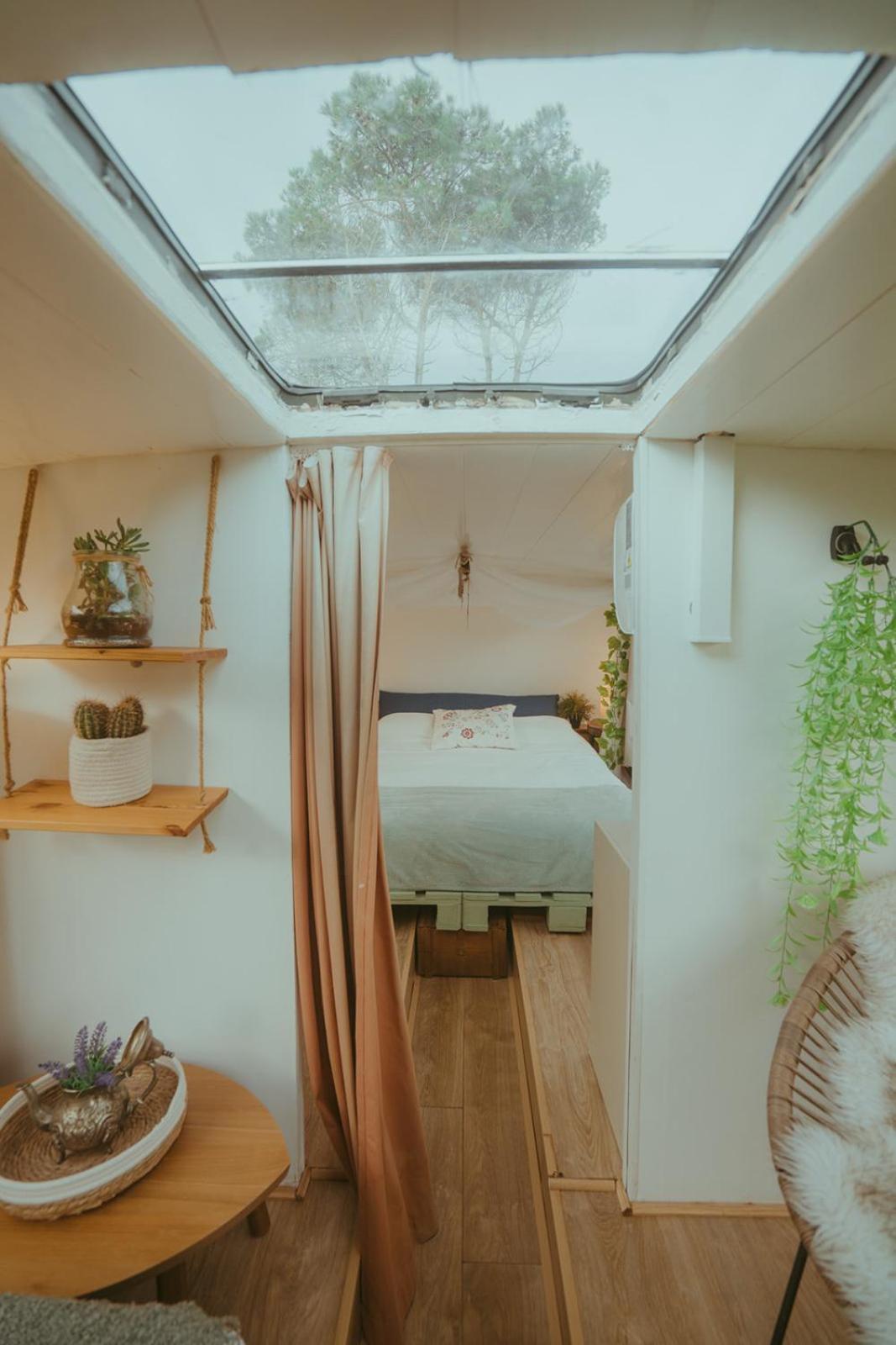 The Amazing Inacio Bus Converted Home Sintra Luaran gambar
